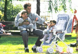 James (John Travolta)