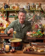 Jamie Oliver pr&auml;sentiert sein Fondue.