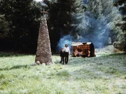 James (Jason Bateman, l.) ist endlich genesen. Sehnsüchtig wartet Charles (Michael Landon, r.) auf seine Frau, um ihr die freudige Botschaft mitteilen zu können. James (Jason Bateman, l.) ist endlich genesen. Sehnsüchtig wartet Charles (Michael Landon, r.) auf seine Frau, um ihr die freudige Botschaft mitteilen zu können.