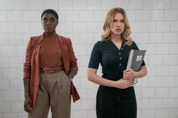 L-R: Nomi (Lashana Lynch), Madeleine (L&eacute;a Seydoux)