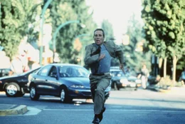 Voller Verzweiflung versucht Bew&auml;hrungshelfer Travis (Tommy Lee Jones), seine von Rachegel&uuml;sten getriebene Klientin von einer unbedachten Tat abzuhalten ...