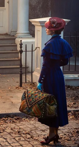Mary Poppins (Emily Blunt)