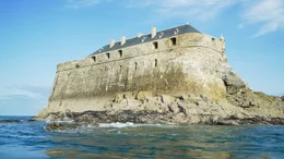 Fort de la Conch&eacute;e  Die Verwendung des sendungsbezogenen Materials ist nur mit dem Hinweis und Verlinkung auf RTL+ gestattet.
