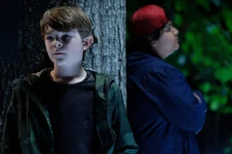 Peter (Oakes Fegley, l.); Billy (Juliocesar Chavez, r.)