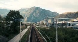 Ein kleiner Ort in den franz&ouml;sischen Alpen wird zum Schauplatz eines abscheulichen Verbrechens.