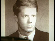 Mord auf hoher See - Fähnrich Andrew Muns (Foto), ein Soldat der US Navy, wird 1968 während eines Einsatzes auf den Philippinen als vermisst gemeldet. Wurde Muns Opfer eines Verbrechens? Mord auf hoher See - Fähnrich Andrew Muns (Foto), ein Soldat der US Navy, wird 1968 während eines Einsatzes auf den Philippinen als vermisst gemeldet. Wurde Muns Opfer eines Verbrechens?