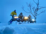 Sebastian Str&ouml;bel auf der Suche nach den Rentierherden.