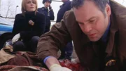 Die Detectives Eames (Kathryn Erbe) und Goren (Vincent D'Onofrio) untersuchen den Mord an einer Sozialarbeiterin. Die Detectives Eames (Kathryn Erbe) und Goren (Vincent D'Onofrio) untersuchen den Mord an einer Sozialarbeiterin.