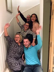 Von oben: Anna (l.), Esposchmai "Poschi", Sabine (M.), Gastgeberin Astrid und Timo