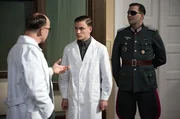 Otto (Jannik Sch&uuml;mann) besteht sein Chirurgie-Examen bei Prof. Sauerbruch (Ulrich Noethen). Sein Pr&uuml;fungspatient ist Claus Schenk Graf von Stauffenberg (Pierre Kiwitt).