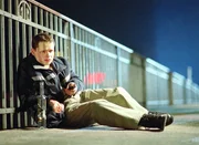 Nachdem die Frauen erfahren haben, dass Andy (Stefan Puntigam) Mareikes Mörder ist, ist der Dienst in Reutlitz ein reiner Spießrutenlauf für ihn. Er fühlt sich elend und schuldig und ertränkt seinen Kummer in Alkohol... Nachdem die Frauen erfahren haben, dass Andy (Stefan Puntigam) Mareikes Mörder ist, ist der Dienst in Reutlitz ein reiner Spießrutenlauf für ihn. Er fühlt sich elend und schuldig und ertränkt seinen Kummer in Alkohol...