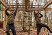 L-R: Becker (Jens Atzorn) und Alex (Jan Hartmann) k&auml;mpfen im Parcour um den Sieg.