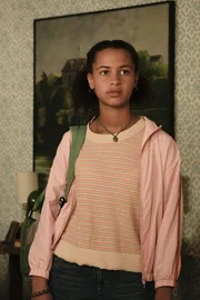 Mia Evans (Ashley Aufderheide).