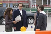 Bei ihren Recherchen im Fall des selbstfahrenden Autos stoßen Bull (Michael Weatherly, M.) und Danny (Jaime Lee Kirchner, l.) auf immer mehr Ungereimtheiten - es scheint eine Hintertür bei E.J. Software für Manipulationen zu geben ... Bei ihren Recherchen im Fall des selbstfahrenden Autos stoßen Bull (Michael Weatherly, M.) und Danny (Jaime Lee Kirchner, l.) auf immer mehr Ungereimtheiten - es scheint eine Hintertür bei E.J. Software für Manipulationen zu geben ...