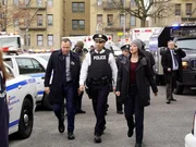 (v.l.n.r.) Danny Reagan (Donnie Wahlberg); Chief Edwards (Jacinto Taras Riddick); Maria Baez (Marisa Ramirez)