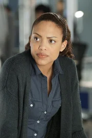 Nachdem er Regierungsgeheimnisse preisgegeben hat, macht sich Danny (Jamie Lee Kirchner) Sorgen um ihren Kollegen Benny ...