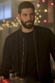 Max Parish (Casey Deidrick)