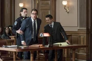 Dr. Jason Bull (Michael Weatherly, M.); Benny Col&oacute;n (Freddy Rodr&iacute;guez, r.)