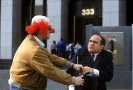 Gesch&auml;ftsmann Sam Stone (Danny DeVito, r.) denkt gar nicht daran, dem Entf&uuml;hrer Ken Kessler (Judge Reinhold, l.) das L&ouml;segeld f&uuml;r seine Frau zu &uuml;bergeben, denn er wollte sie ohnehin mittels Chloroform aus dem Weg schaffen ...