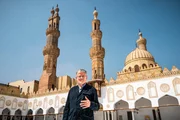 Christopher Clark vor der al-Azhar-Moschee in Kairo, die auch eine der &auml;ltesten islamischen Universit&auml;ten der Welt ist und gro&szlig;en Einfluss besitzt.