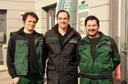 Mike ist froh, dass er so ein tolles Team hat. Von links: Florian Brunner (Tommy Schwimmer), Mike Preissinger (Harry Blank) und Tuncay Kaya (Levent Özdil).