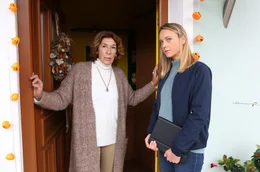 Kommissarin Anni Sulmtaler (Anna Unterberger, r.) bei der geheimnisvollen Vera (Adele Neuhauser).