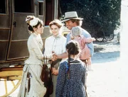 Die blinde Jane Canfield (Jill Schoelen) wird von Laura (Melissa Gilbert), Almanzo (Dean Butler) und Jenny Wilder (Shannen Doherty) in Walnut Grove begrüßt ... Die blinde Jane Canfield (Jill Schoelen) wird von Laura (Melissa Gilbert), Almanzo (Dean Butler) und Jenny Wilder (Shannen Doherty) in Walnut Grove begrüßt ...