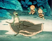 Flips Vetter hält große Reden, von denen Maja und Willie nicht begeistert sind. Flips Vetter hält große Reden, von denen Maja und Willie nicht begeistert sind.