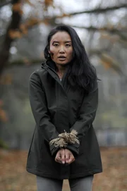 Während Rose (Li Jun Li) mit allen Mitteln dafür kämpft, die Kinder zu retten, setzt der Dämon alles daran, dass niemand die Insel lebend verlässt ... Während Rose (Li Jun Li) mit allen Mitteln dafür kämpft, die Kinder zu retten, setzt der Dämon alles daran, dass niemand die Insel lebend verlässt ...