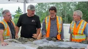 Terry Matheson (l.), Rick Lagina (2.v.r.), Craig Tester (r.)