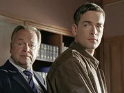 Kommissar Kehler (Wolfgang Bathke, l.) und Kommissar Bonhoff (Wolfgang Krewe) +++ Die Verwendung des sendungsbezogenen Materials ist nur mit dem Hinweis und Verlinkung auf RTL+ gestattet. +++ Kommissar Kehler (Wolfgang Bathke, l.) und Kommissar Bonhoff (Wolfgang Krewe) +++ Die Verwendung des sendungsbezogenen Materials ist nur mit dem Hinweis und Verlinkung auf RTL+ gestattet. +++