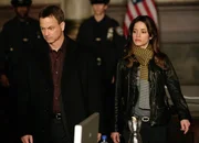 K&ouml;nnen Mac (Gary Sinise, l.) und Jessica (Emmanuelle Vaugier, r.) den Mord an einem p&auml;dophilen Mann aufkl&auml;ren?