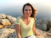 Moderatorin Andrea Grie&szlig;mann am Cape Grecko.