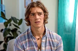 Devon (Brenton Thwaites) ist sich nicht sicher, was er von den Ratschl&auml;gen seiner Therapeutin halten soll.
