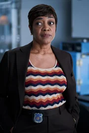 Inspector Vivienne Holness (Karen Robinson)
