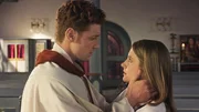 Maik (Daniel Donskoy) und Eva (Bettina Burchard) fühlen sich zueinander hingezogen. Maik (Daniel Donskoy) und Eva (Bettina Burchard) fühlen sich zueinander hingezogen.