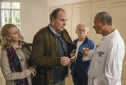 Kluftinger (Herbert Knaup) und Erika (Margarete Gilgenreiner) besuchen Papa Kluftinger (Tilo Pr&uuml;ckner) in der Klinik von Dr. Steiner (Bernd Dechamps).
