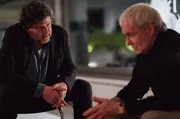 Auf Rainer Benzinger (August Zirner) wurde geschossen. Friedemann Berg (Hans-Jochen Wagner, l.) ist &uuml;berzeugt, dass dieser Anschlag mit einem alten Fall des Anwalts zu tun hat, aber der kann sich angeblich nicht mehr erinnern.