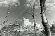 Die Polnische Flagge auf der Benediktinerabtei Monte Cassino.