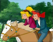 Bibi (l.) freundet sich während ihrer Reitferien mit Tina (r.), der Tochter der Pächterfamilie, an. Die beiden Mädchen verstehen sich prima. Bibi (l.) freundet sich während ihrer Reitferien mit Tina (r.), der Tochter der Pächterfamilie, an. Die beiden Mädchen verstehen sich prima.