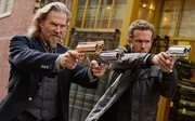 Ex-US-Marshall Roy (Jeff Bridges, l.) und Detective Nick Walkers (Ryan Reynolds) wurden nach ihrem Tod vom Rest-in-Peace-Department (R.I.P.D.) rekrutiert um in die Welt der Lebenden zur&uuml;ckzukehren und die Menschheit vor zwielichtigen D&auml;monen zu besch&uuml;tzen.