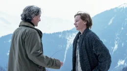 Vincent Renzi (Swann Arlaud) spricht mit Sandra Voyter (Andra H&uuml;ller).