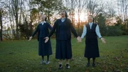 Schwester Maria (Mitte) mit anderen Schwestern beim Tanz. Schwester Maria (Mitte) mit anderen Schwestern beim Tanz.