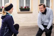 Beim Joggen mit Vera (Sybille Waury) versucht Gregor (Holger Matthias Wilhelm) seine Absage an Winkler hinter sich zu lassen.