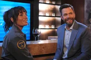 Victoria Sands (Grace Palmer), Frank Shaw (Joel McHale)