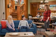 (v.l.n.r.) Gemma Johnson (Beth Behrs); Dave Johnson (Max Greenfield); Brittany (Deborah Baker jr.)