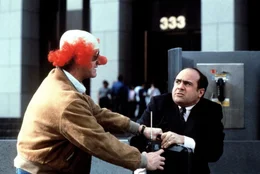 Gesch&auml;ftsmann Sam Stone (Danny DeVito, r.) denkt gar nicht daran, dem Entf&uuml;hrer Ken Kessler (Judge Reinhold, l.) das L&ouml;segeld f&uuml;r seine Frau zu &uuml;bergeben, denn er wollte sie ohnehin mittels Chloroform aus dem Weg schaffen ...