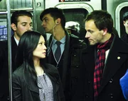 Der Meisterdetektiv Sherlock Holmes (Jonny Lee Miller, r.) und Dr. Joan Watson (Lucy Liu, l.)