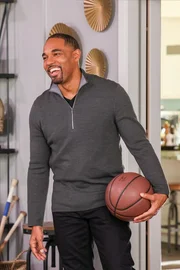 Jason George (Dr. Ben Warren).