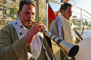 Musiker Ayman in Kairo: Die Mischung aus modernen Rhythmen und traditionellen Instrumenten ist bei Kairos Jugend sehr beliebt. Musiker Ayman in Kairo: Die Mischung aus modernen Rhythmen und traditionellen Instrumenten ist bei Kairos Jugend sehr beliebt.